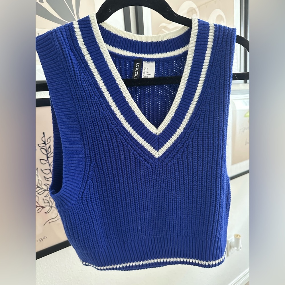 Blue and white vest sweater top